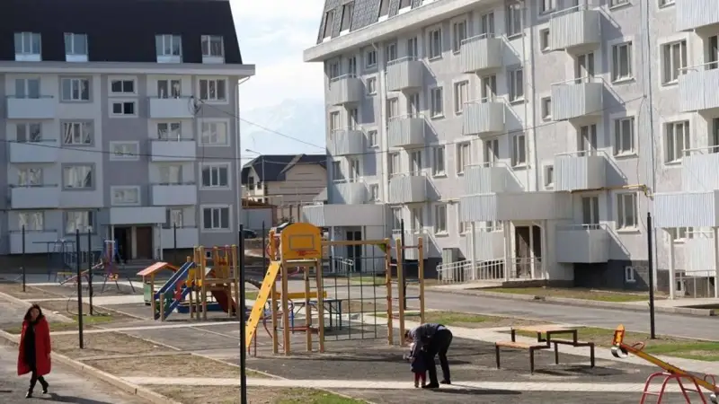 Алматы: Екі ауданда мектеп пен балабақша жетіспейді