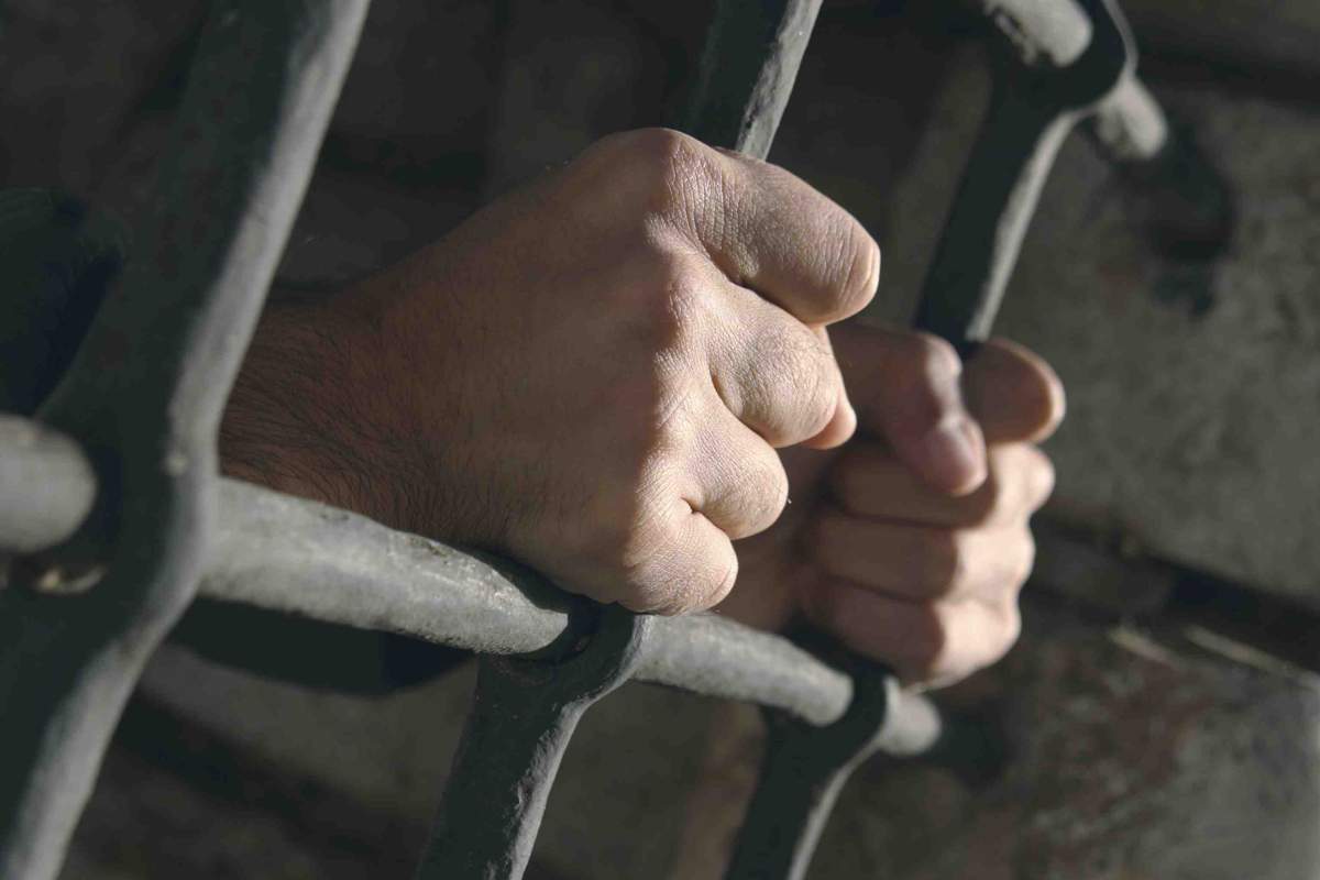 Талдықорғанда жүйке ауруына шалдыққан адам ұйықтап жатқан жігітке пышақ салған