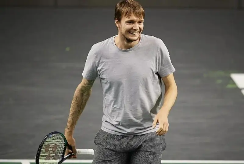 Astana Open ATP 500 турнирі: Александр Бублик 15 эйс жасап, екінші айналымға шықты
