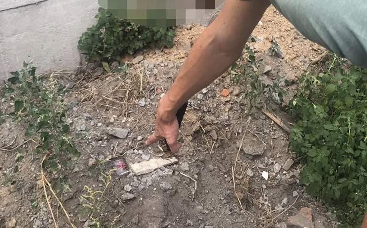 Шымкенттік тұрғындар көшеде есірткі жасырып жүрген «курьерді» ұстады