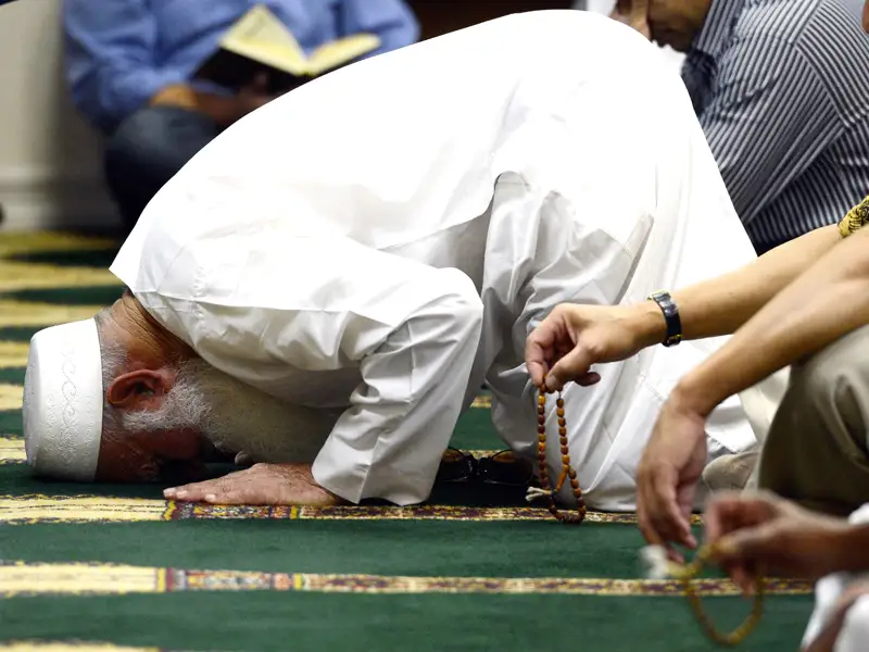 Иранда жұма намазына баруға тыйым салынды