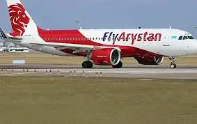 Науқас баланың анасы: FlyArystan бортсерігі «мазаны алады» деп артына отырғызды