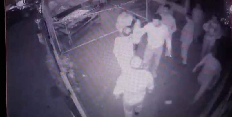 Астанада жас жігіт бейтаныс адамды аяусыз соққыға жыққан  