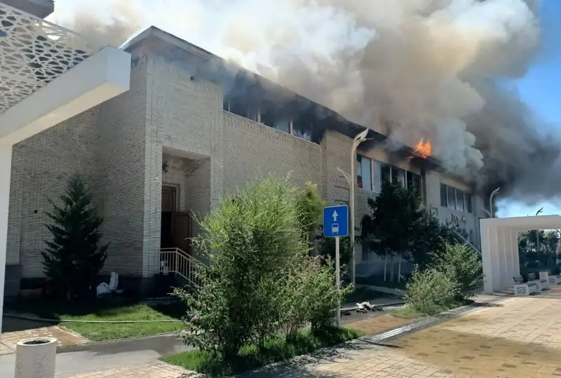 Түркістанда Ахмет Ясауи кесенесінің жанындағы мейрамхана өртенді 