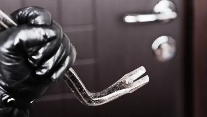 Бір тәулікте екі үйді тонаған  