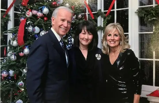 АҚШ президенті әкімшілігінде басшылық қызмет атқарып жүрген қазақ қызы кім?