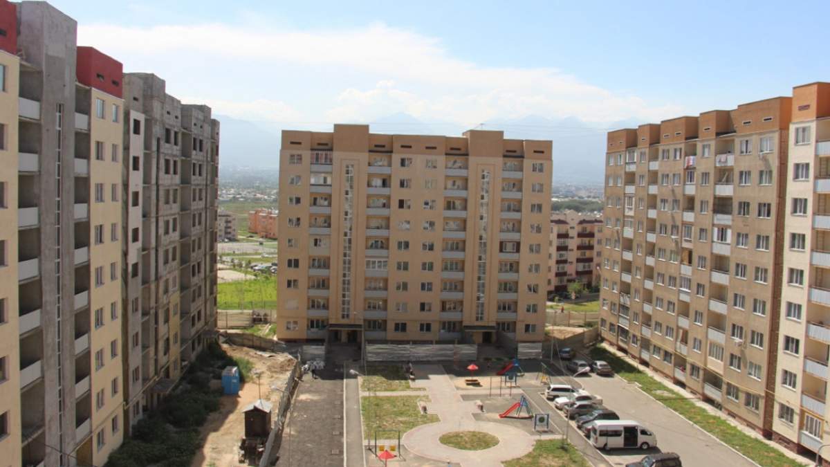 Алматы: Көпқабатты үйде өртке қарсы гидрант жарылған