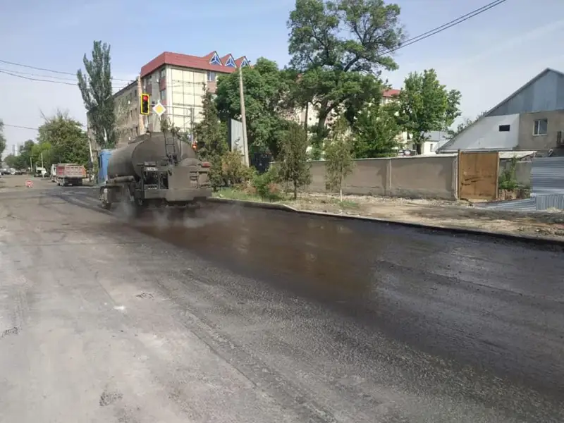 Иляев көшесінде орташа жөндеу жұмыстары жүргізілуде