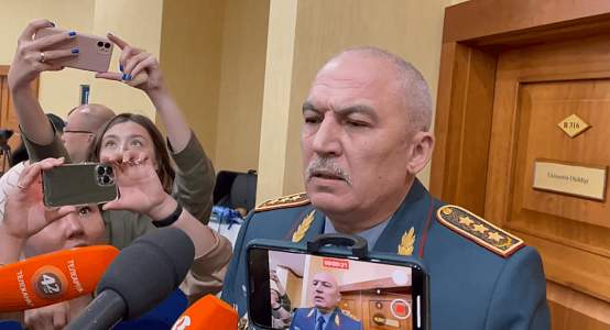 Қорғаныс министрі: Сарбаздар ата-аналарынан ақшаны тәтті тамақ жегісі келгендіктен сұрайды