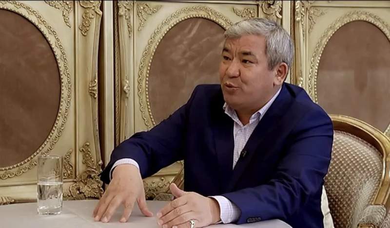 Сазгер «жезөкше» әншілердің  атын атауға уәде берді 