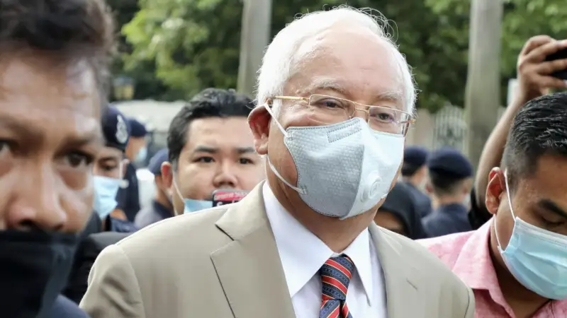 Бұрынғы премьер-министр 4,5 миллиард доллар ұрлаған