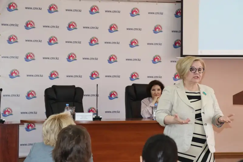 Мәжілісмендер Шығыс Қазақстан облысындағы дәрігерлерді референдумға қатысуға шақырды