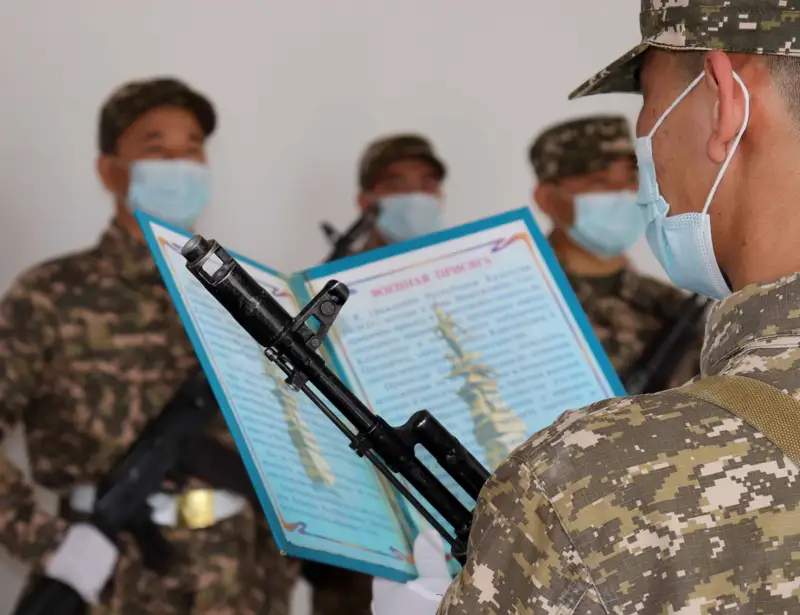 Тағы бір сарбаз «өзіне-өзі қол салды»: Ол кеше ғана туған ағасынан ақша сұраған