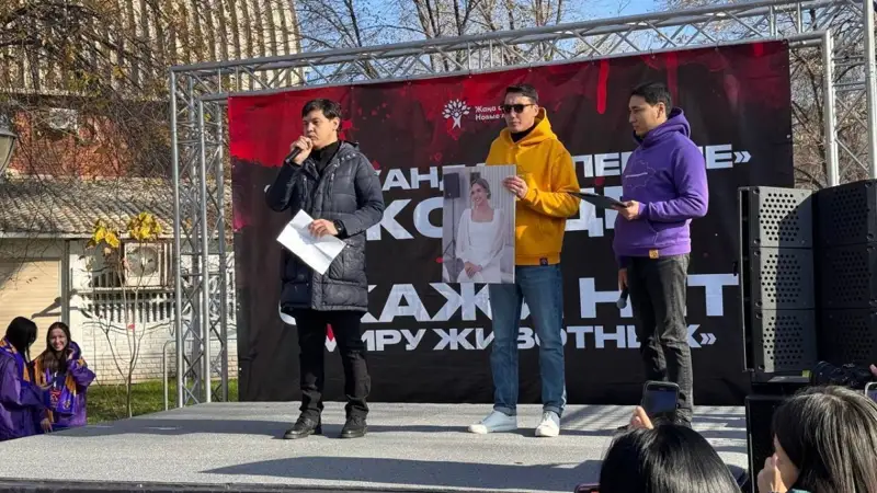 Салтанат Нүкенованың ағасы Алматыдағы митингте сөз сөйледі
