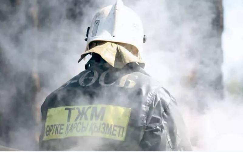 Ақтөбелік өрт сөндірушілер өрттен 6 адамды құтқарды
