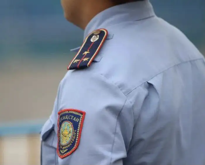 Қарағанды мектебінде ер адам мұғалімді ұрған 