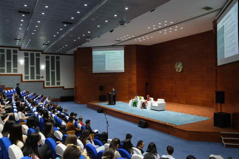 Елордада отбасылық өмірдің құндылықтары мен құпиялары жөнінде студенттермен кездесу өтті
