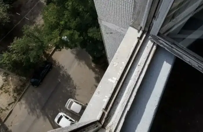 Павлодарлық жасөспірім 14-қабаттан секіріп кетті
