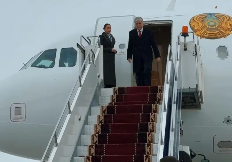Тоқаев Бішкек қаласына жұмыс сапарымен келді (видео)