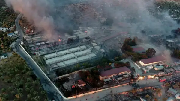 Грекияда мигранттардың ірі лагері өртеніп кетті  