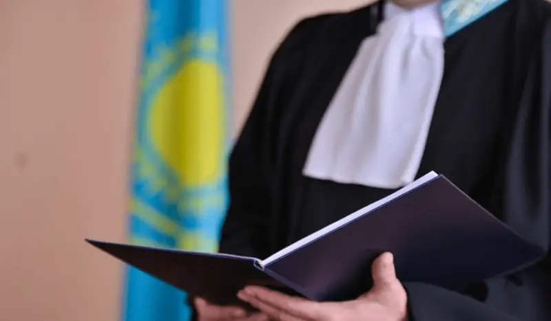 18 жерінен пышақталған заңгердің өліміне қатысты іске нүкте қойылды