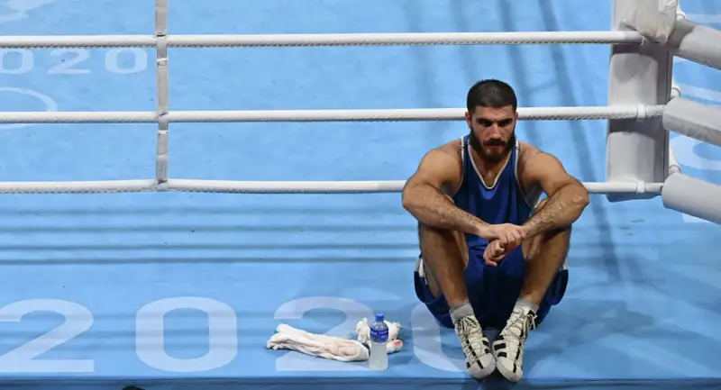 Әлиев рингтен неге кетпей қойды? 