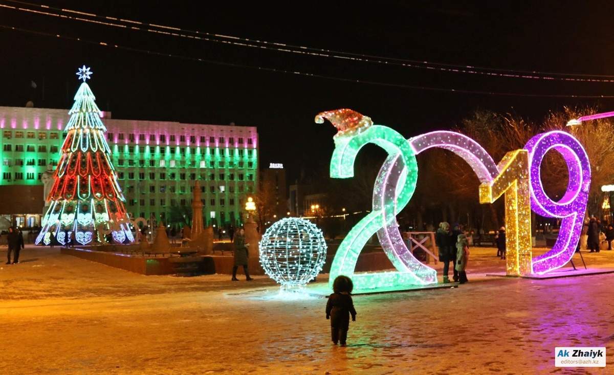 Атырауда Жаңа жылдық шырша Тәуелсіздік күнінен кейін орнатылады