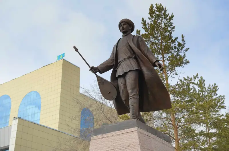 Павлодарда Естай Беркімбайұлының ескерткіші ашылды