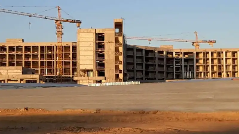 Қымбатқа түскен медицина: Көппрофилді ауруханалар құрылысы мемлекетті қалай қарызға батырады?