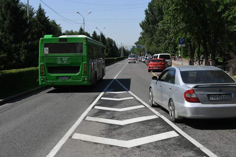 Алматының Райымбек даңғылында автобус жолағымен жүруге рұқсат беріледі