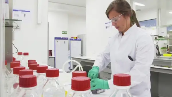 Ресейдің COVID-19 вакцинасы әлемде бірінші рет тіркеуден өтеді 