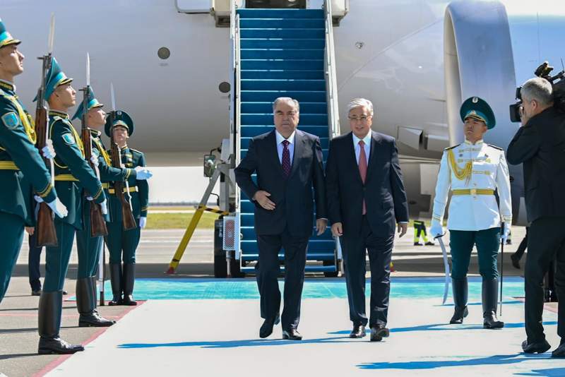 Тәжікстан Президенті Эмомали Рахмон жұмыс сапарымен Астанаға келді