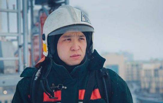 Астанада тұрғындарды құтқарған өрт сөндіруші жансақтау бөлімінде жатыр