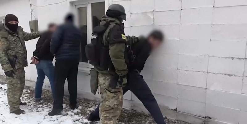 Ақмола облысының кәсіпкерлерінен ақша бопсалаумен айналысқан  қылмыстық топ ұсталды