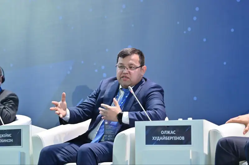 «Өзгеріске толы 7 жыл»: Нассим Талеб пен Джеймс Робинсон форумда не айтты?