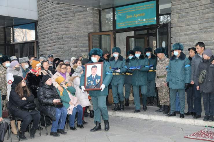 Алматыда қаза тапқан әскерилер мен полицейлердің құрметіне ескерткіш орнатылады