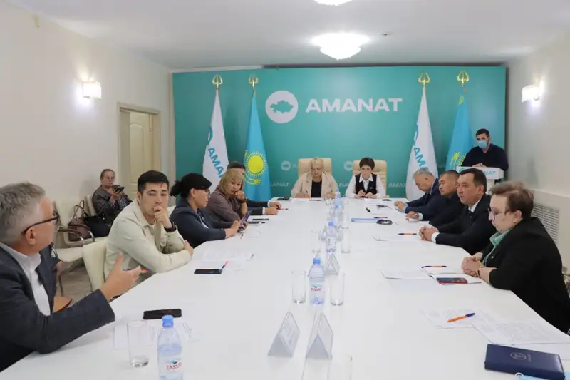 Мәжіліс депутаты қостанайлық дәрігерлермен медициналық қызметтің қолжетімдігін талқылады