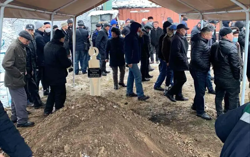 Алматыда Арон Атабекті ақтық сапарға шығарып салды