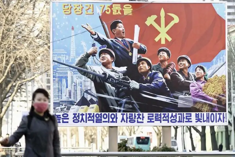 Жапон теңізіне зымыран ұшырған кім?