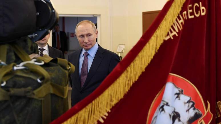 Алқаштардың арасындағы әңгіме НЕГЕ Кремльдің төрінен айтыла бастады?