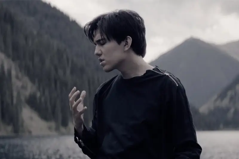 Димаш сұранысқа ие орындаушылардың үздік бестігіне енді  