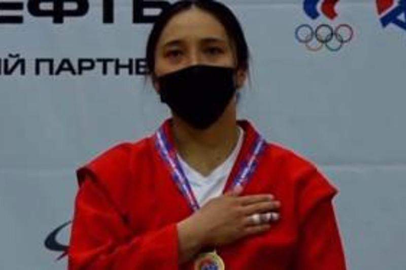 Ажар Салықова алтын алды