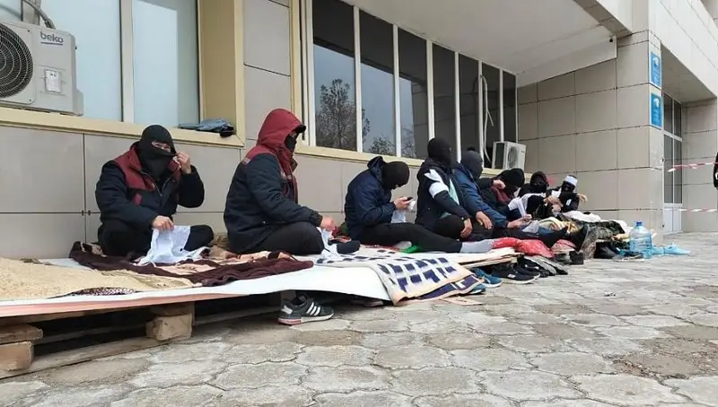 Жұмыспен қамтуды талап еткен жаңаөзендіктер аштық жариялады