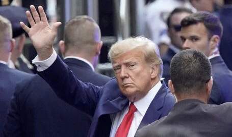 АҚШ-тың бұрынғы президенті Дональд Трамп қамауға алынды