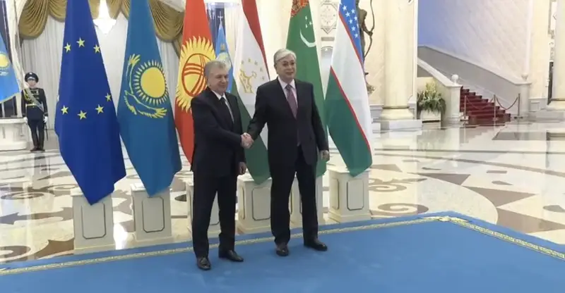 Өзбекстан Президенті Шавкат Мирзиёев Қазақстанға келді