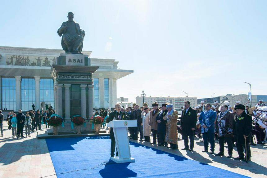 Талдықорғанда Абайға ескерткіш орнатылды