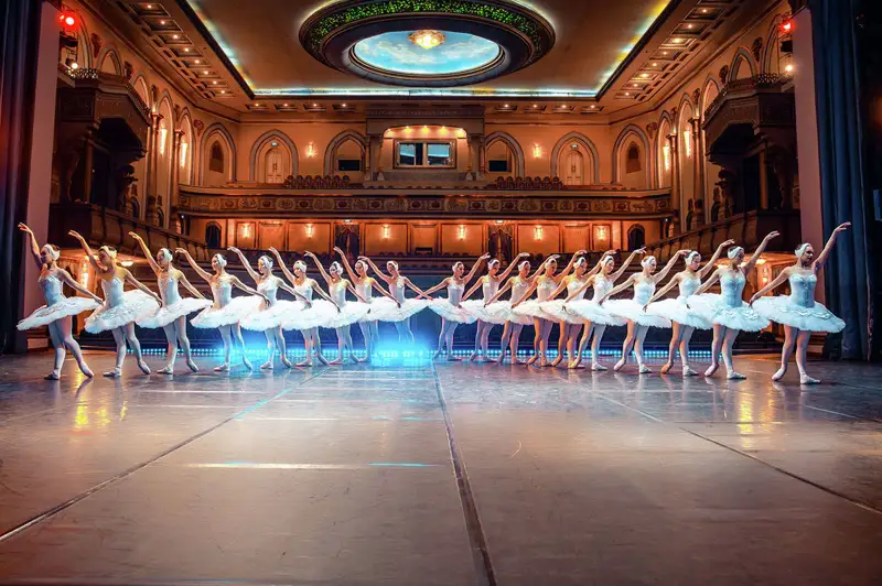 Опера және балет театры ұжымы неге шу шығарды? 