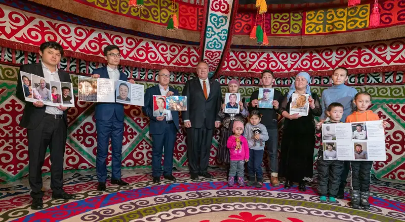 АҚШ-тың Мемлекеттік хатшысы Қытайда қамалған қазақтардың туыстарымен кездесті