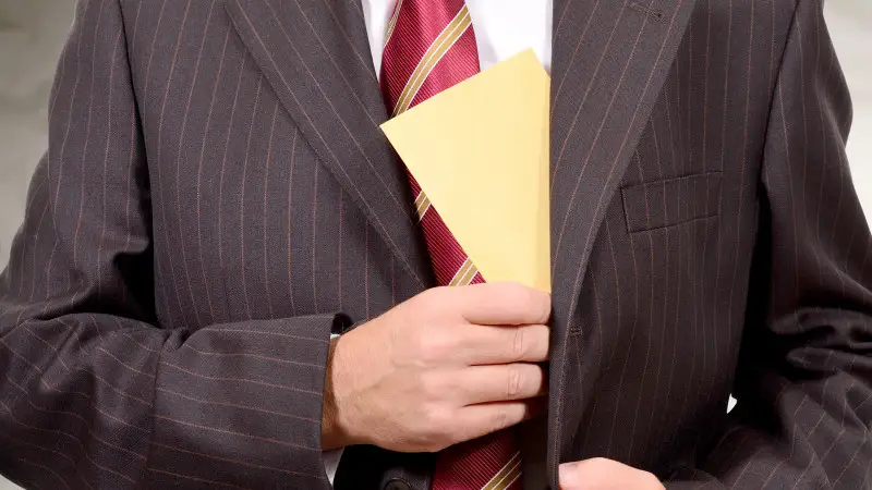 Пара бергендер миллиондап айыппұл төлейді