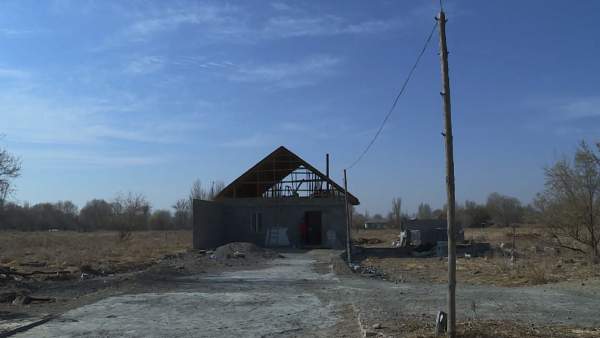 Алматы облысындағы Шелек ауылында бір көшенің тұрғындары 8 жыл жарықсыз отырған 